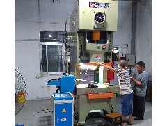 如何對(duì)送料機(jī)進(jìn)行步距測(cè)試？