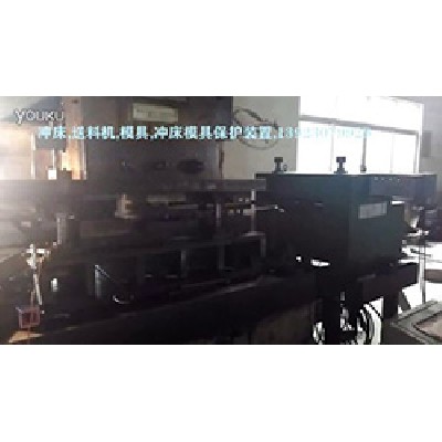 摩托車(chē)配件自動(dòng)化沖壓，配產(chǎn)品檢出功能，400型中板型料架矯正二機(jī)一體和數(shù)控送料機(jī)