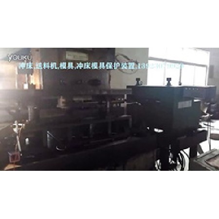摩托車配件自動化沖壓，配產(chǎn)品檢出功能，400型中板型料架矯正二機一體和數(shù)控送料機