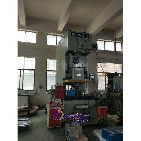 200T沖床配厚板數(shù)控送料機